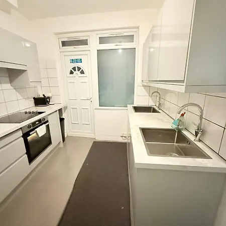 Wandsworth Guest Rooms 64 Лондон Экстерьер фото