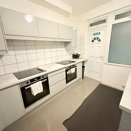 Wandsworth Guest Rooms 64 Лондон Экстерьер фото